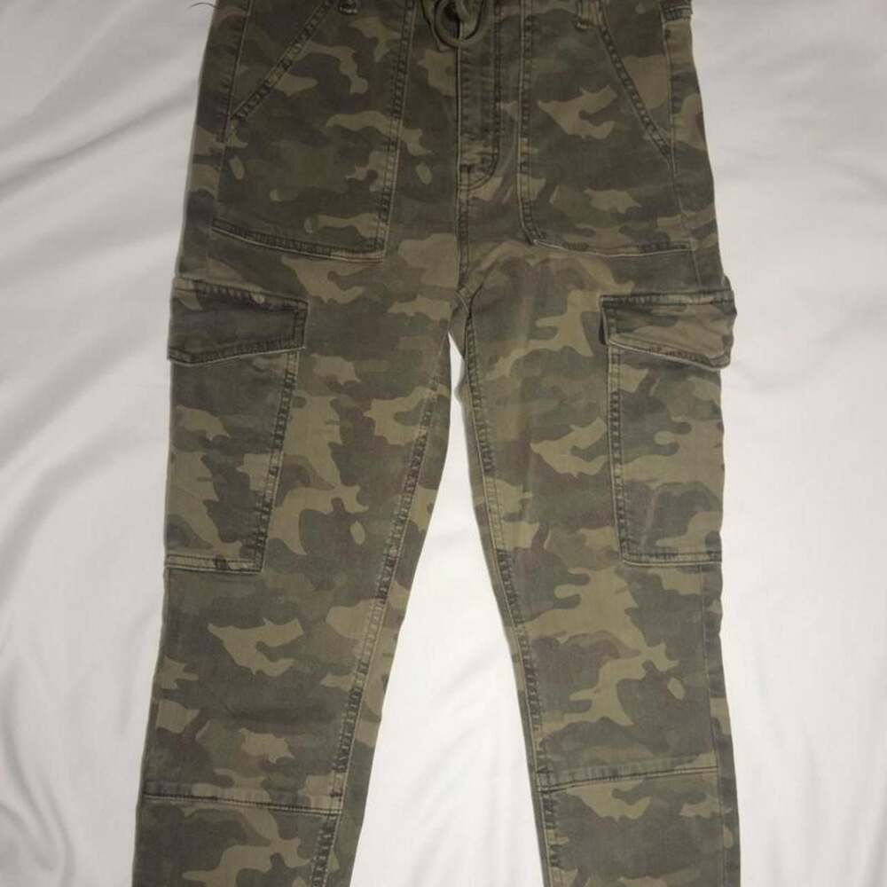 American Eagle High-Rise Jegging Crop Camo Cargo Pants